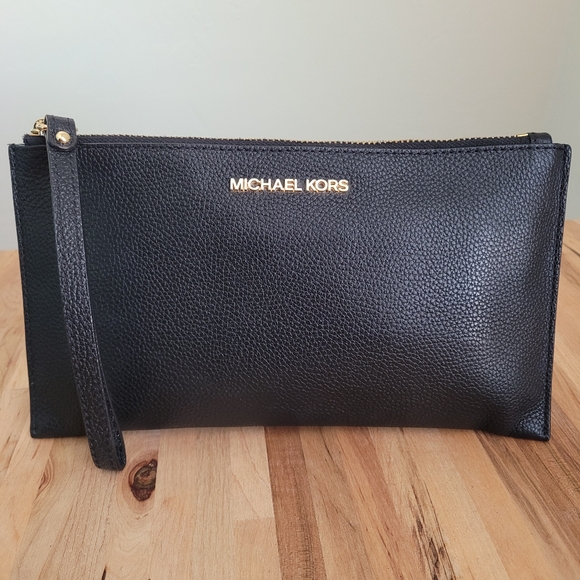 Michael Kors Handbags - Michael Kors Black Pebbled Leather Clutch With Wrist Stap Or Wristlet